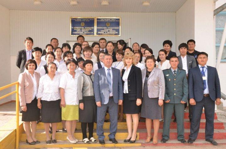 Бауыржан Момышұлы атындағы орта мектебінің ұжымы